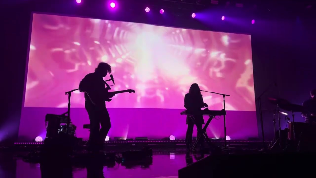 Beyond Love - Beach House live @ Ancienne Belgique