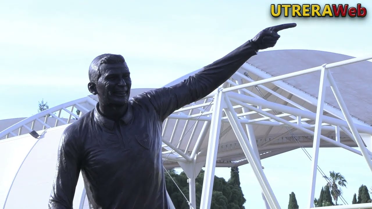 ACTO DE  DECUBRIMIENTO DE LA ESCULTURA HOMENAJE AL FUTBOLISTA UTRERANO JOSÉ ANTONIO REYES