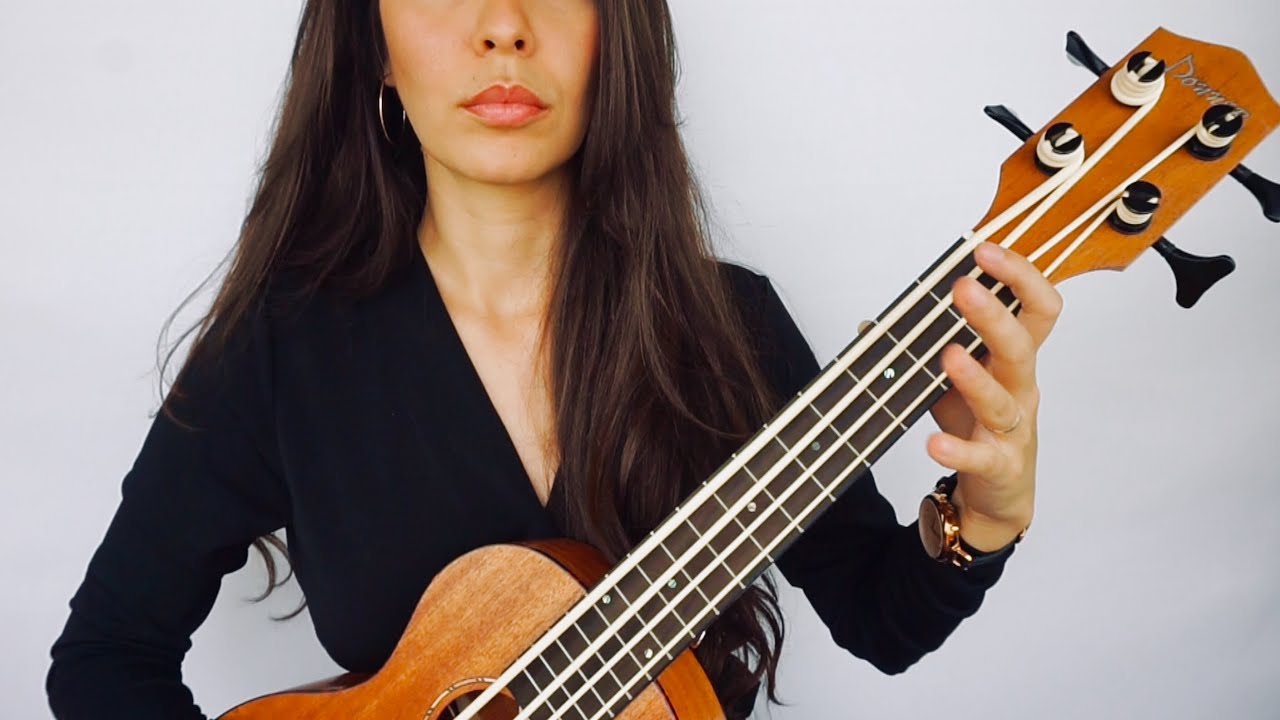 REVIEWING THE BIGGEST UKULELE - DONNER BASS