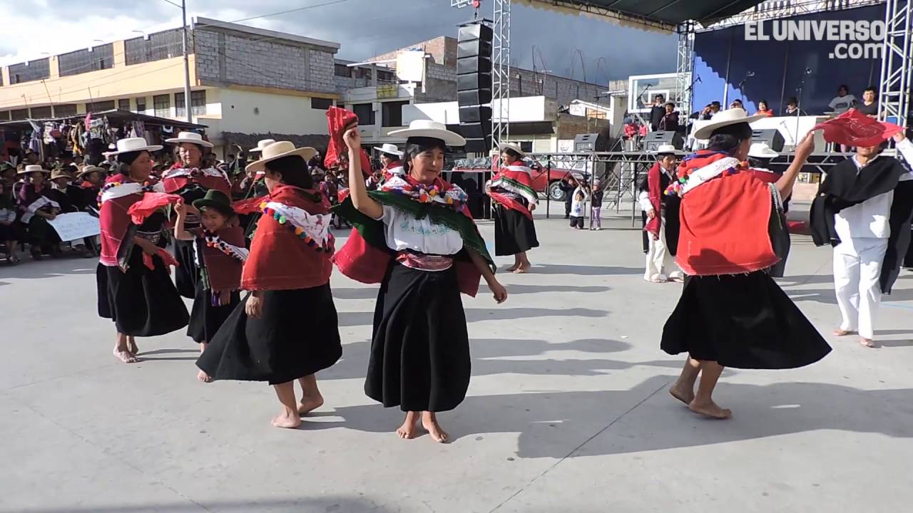 Salasacas promueven su cultura en el Día del adulto mayor en Pelileo