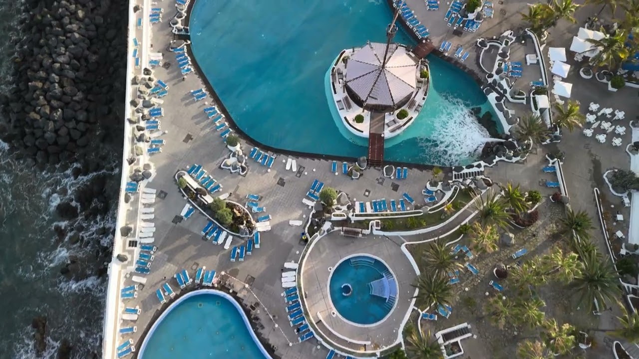 Flight over the ocean and the city — Puerto de La Cruz from above