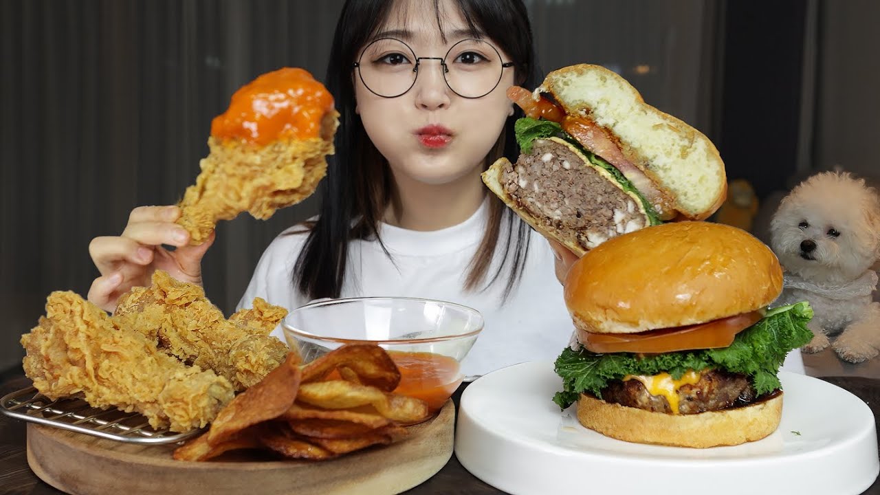 Ешьте Домашний бургер, Жареный цыпленок, Картофельные чипсы🍔🍗🍟Mukbang Asmr