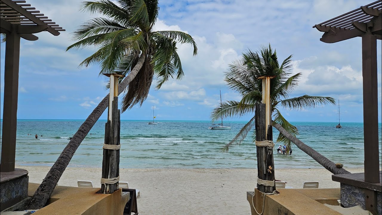CHAWENG BEACH  walk on a hot day and new development near Banana FS. KOH SAMUI. THAILAND
