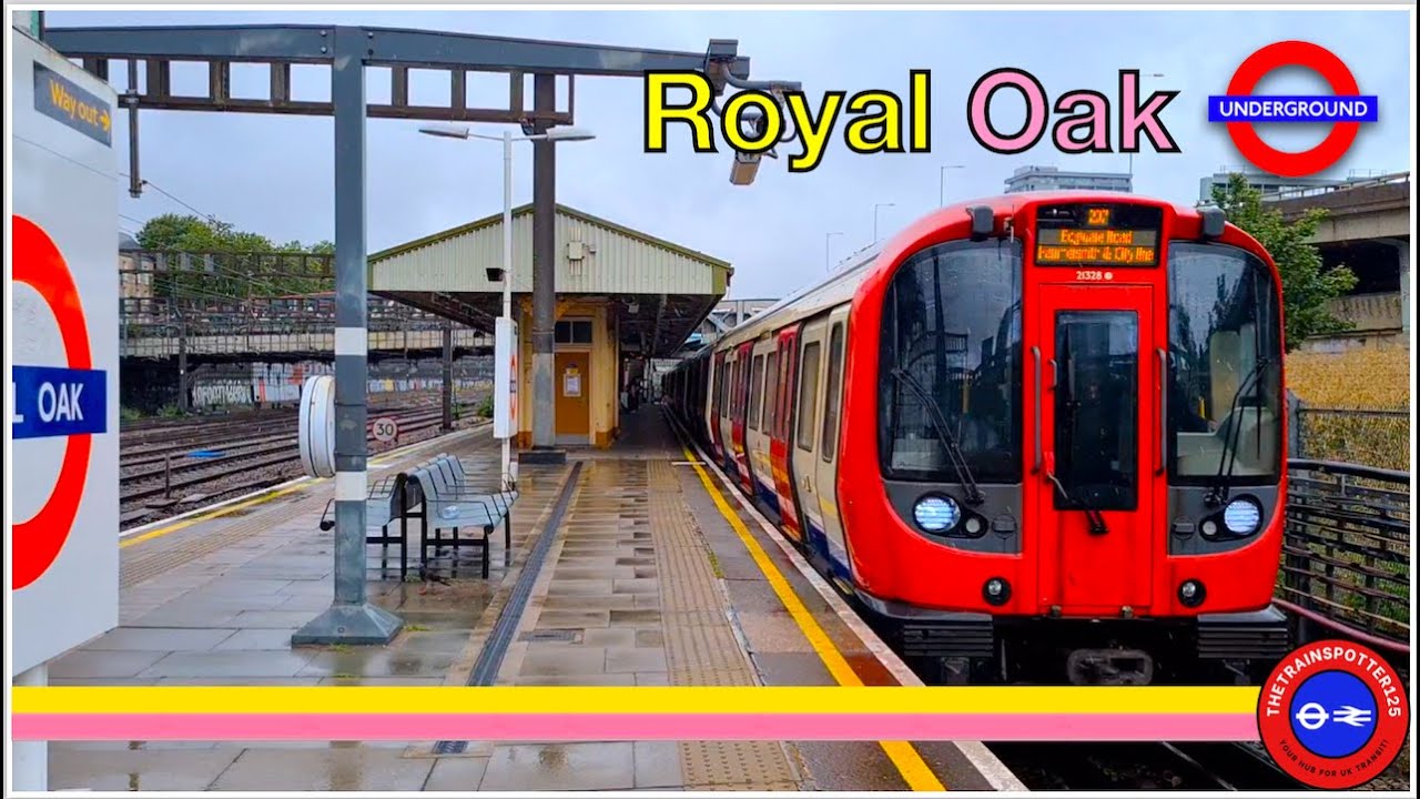 Circle and H&C Line Trains at Royal Oak Station - London Underground (30/07/2023)