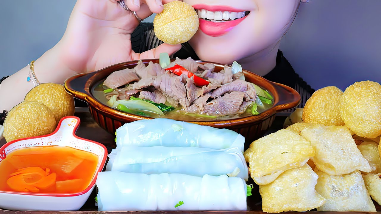 ASMR PHỞ CHIÊN PHỒNG  -  fried pho and pho rolls , EATING SOUNDS | LINH ASMR