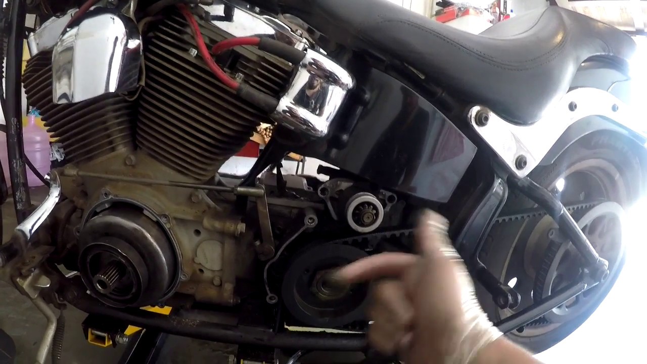 Harley Softail: Inspeção dos rolamentos/retentores do eixo da transmissão
