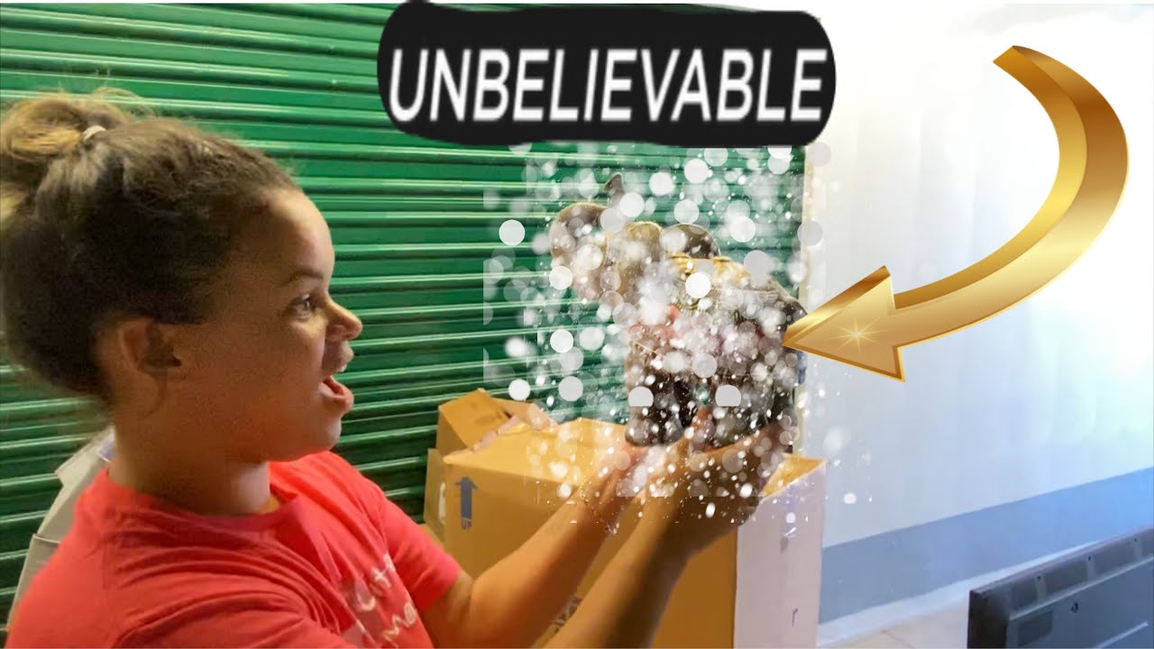 Beautiful assistant/wifey opening boxes 📦 I bought an abandoned storage unit| 40$ goes along way💵