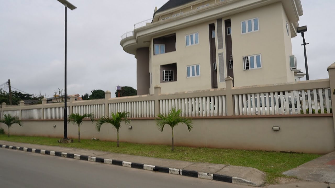 God's Touch Hotel and a stroll through the neighborhood in Ikeja (Lagos Nigeria)