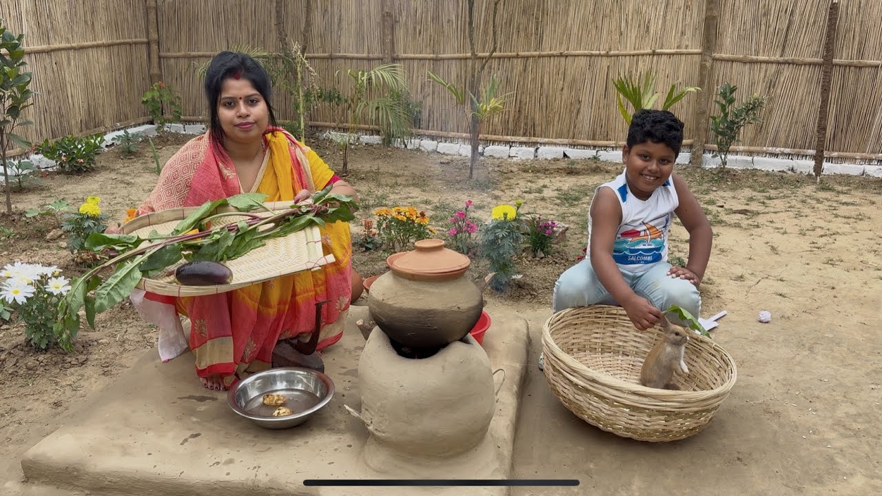 শীতের সকালে গরম গরম খুদের ভাত সাথে সবজি ও বেগুন পোড়া জমিয়ে খাওয়া দাওয়া হল