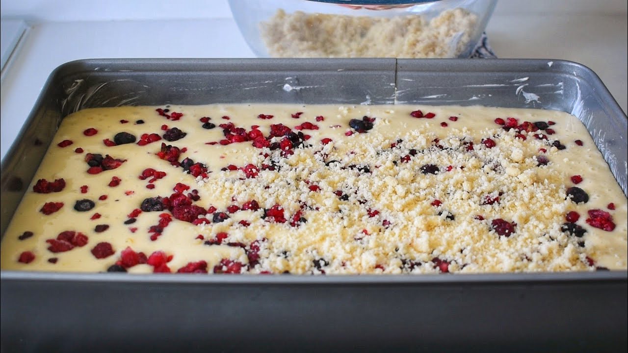 🥇 BUNA KEK DERSEM HAKSIZLIK ETMİŞ OLURUM 🙊  ORMAN MEYVELİ VE CRUMBLE EŞLİĞİNDE PAMUK KEK TARİFİ 👌
