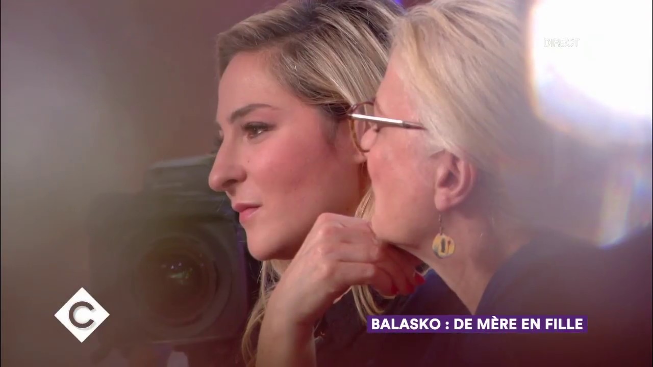 Balasko : de mère en fille - C à Vous - 16/10/2017