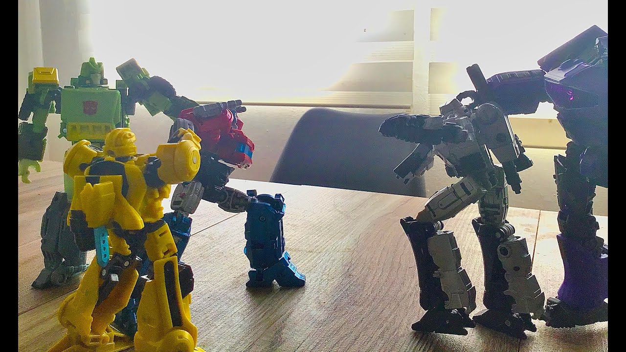 Optimus vs Megatron (stop motion)