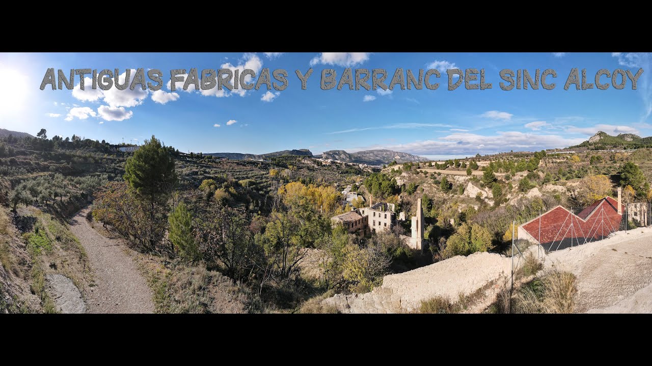 Alcoy al fondo y hacia abajo