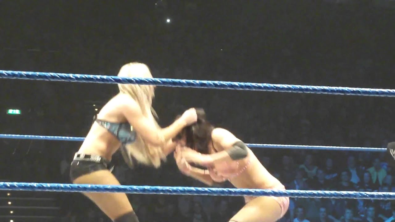 WrestleMania Revenge Tour 2011 @ Kiel - Divas Tag Team Match Part 4