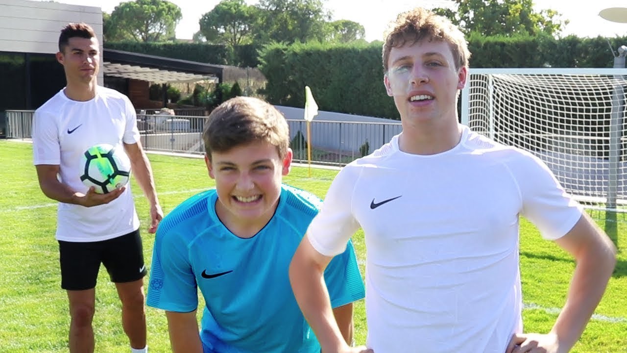 FOOTBALL CHALLENGE vs CRISTIANO RONALDO