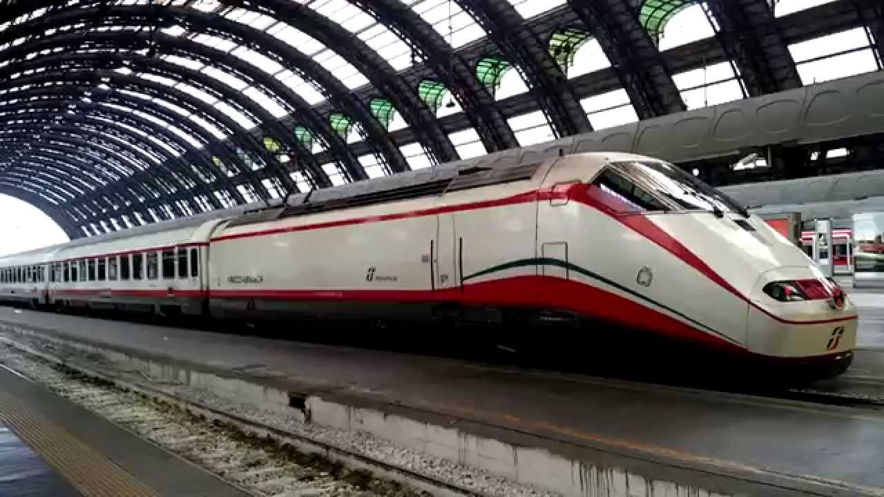 PANORAMICA  STAZIONE E TRENI DI MILANO CENTRALE.  23 - 8 - 2015.