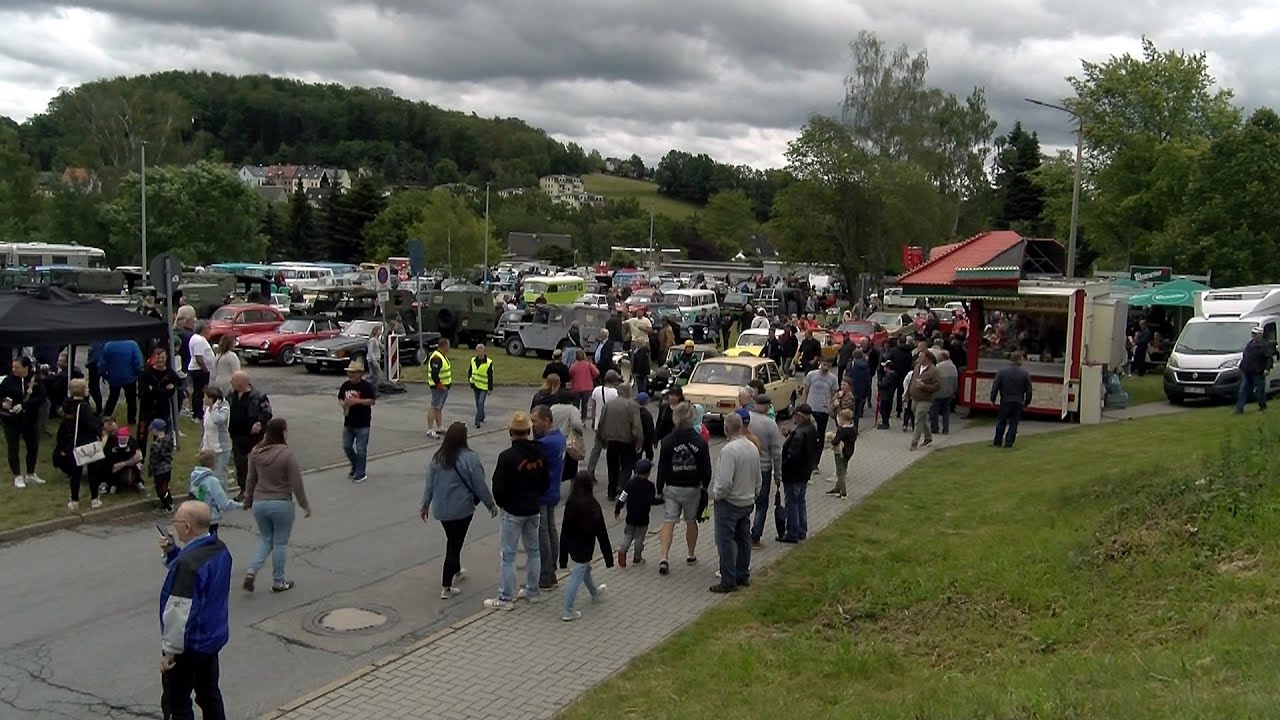 Die Oldtimer rollten wieder zum Borbergfest in Kirchberg