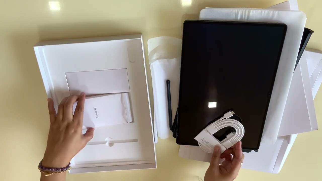Unboxing - Samsung Galaxy Tab S8 Ultra 5G