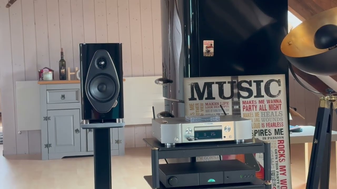 Sonus Faber Sonetto 1 G2 with naim amp plays SRV Riviera paradise