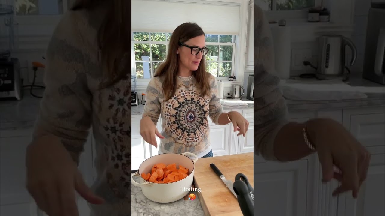 pretend cooking show.|| Jennifer Garner