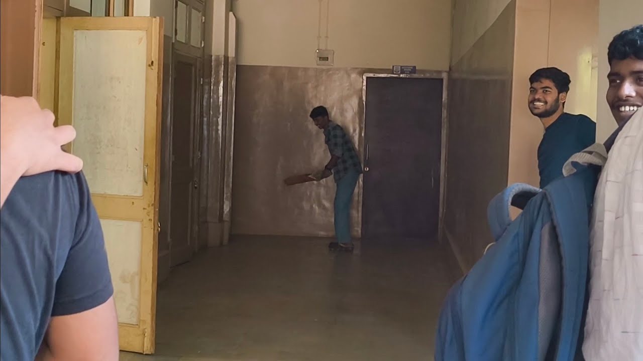 College Corridor Me Cricket 🏏😂 | Vlog 73
