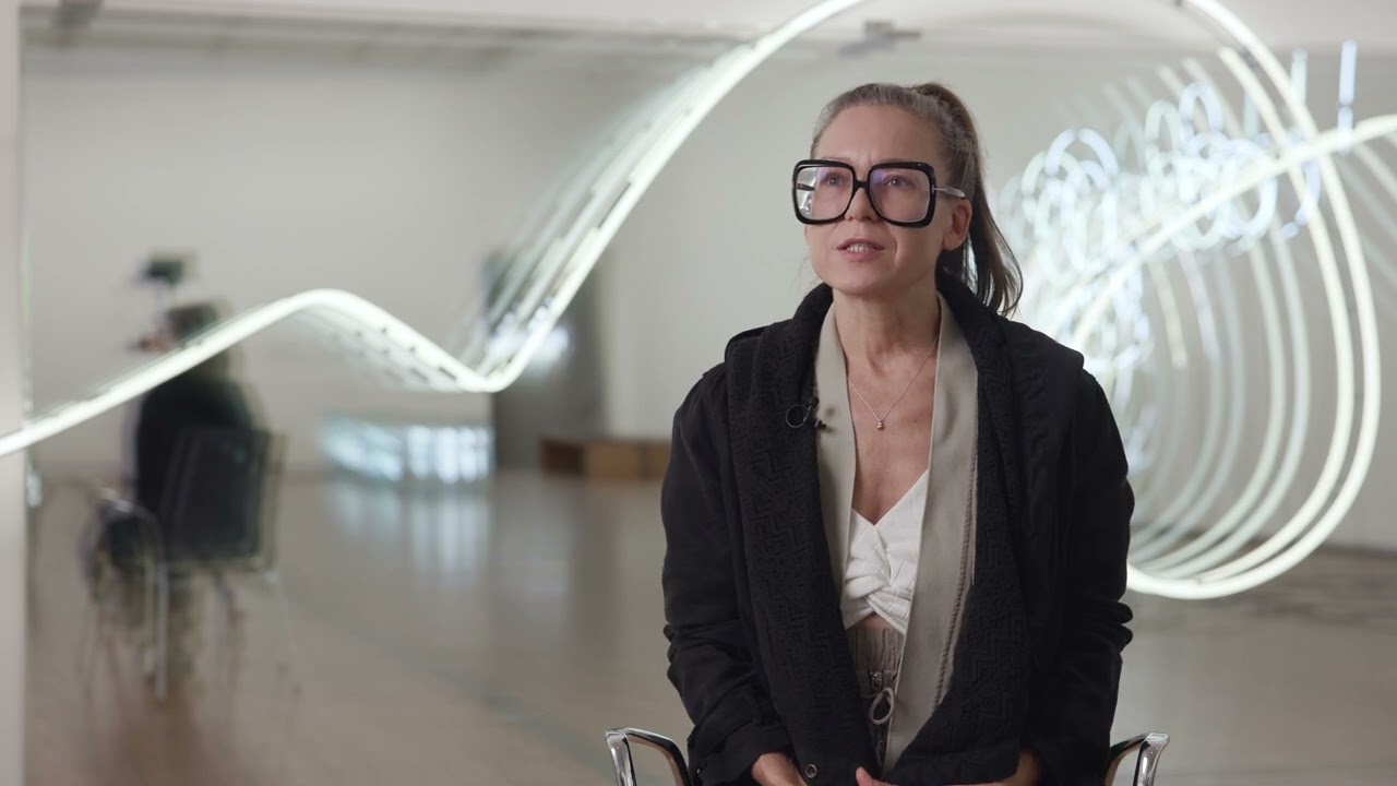 LIGHT IS WHAT WE SEE | Part 1: Angela Stief über Brigitte Kowanz