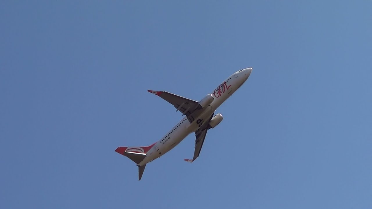 Sete Aviões decolando do Aeroporto de Confins