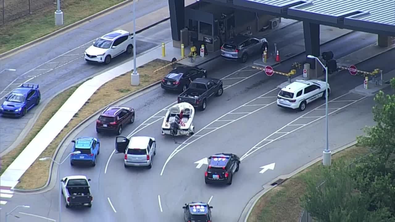 Suspect in custody after shooting 2 Oklahoma deputies