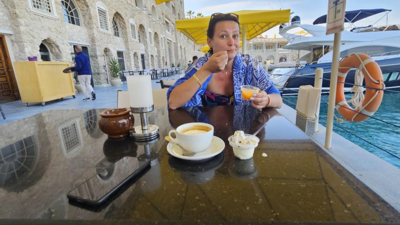 Próbujemy lodów w hotelu  -  all inclusive  Hurghada Egipt Hotel Albatros Citadel Resort