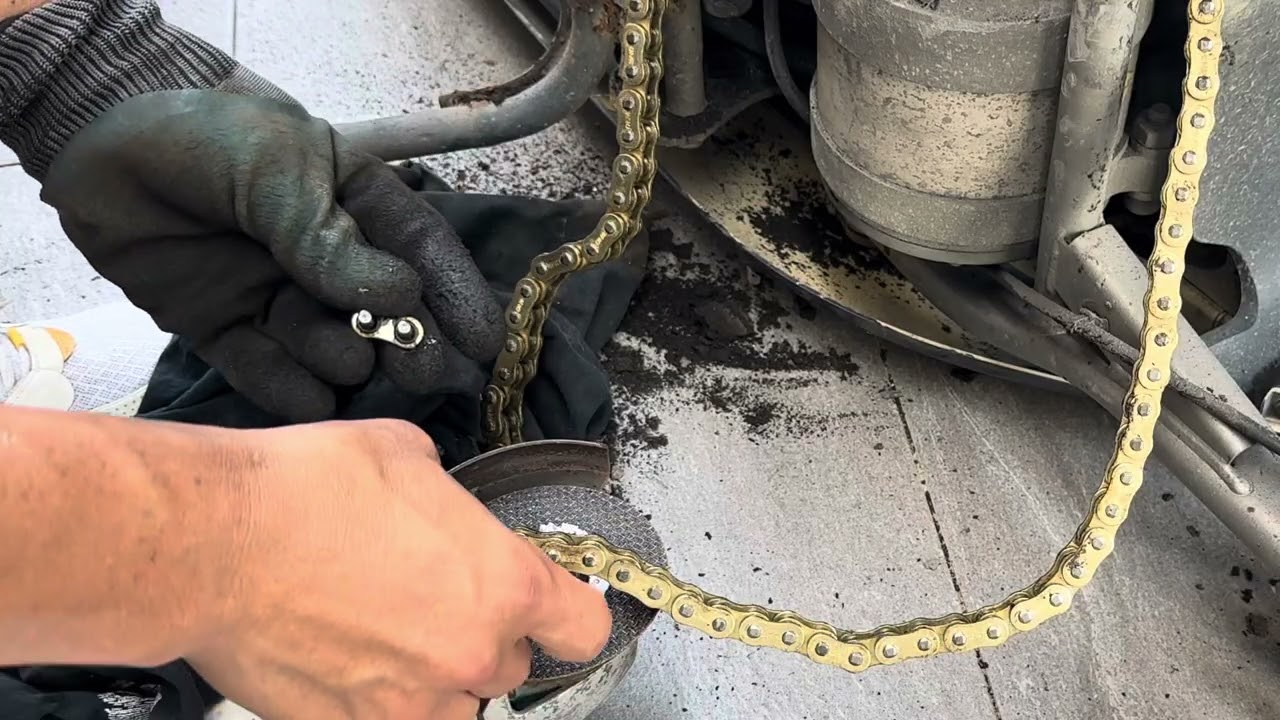 gogoro更換鏈條DIY 鏈條真的太吵了，換新的好多了～更換黃金鏈條會撐比較久嗎？