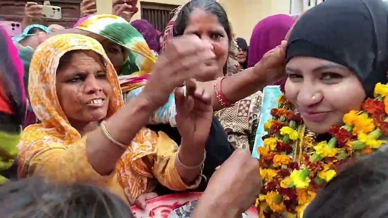 रामगढ़ में बिसायती समाज की बेटी बबली बनी मिशाल, समाज ने मिठाई खिला और माला पहना कर किया भव्य स्वागत
