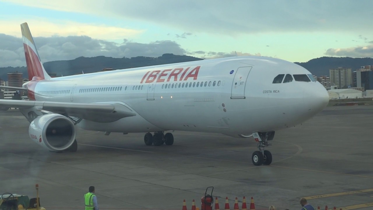 IBERIA AIRBUS A330-300- ARRIVING IN GUATEMALA CITY