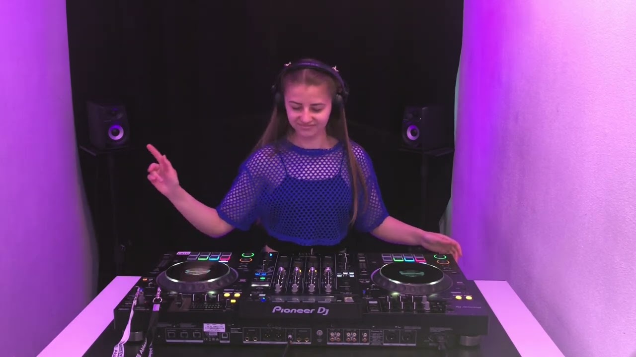 Vihory - WSDJStudio @ Warsaw, Poland / Melodic Techno & Progressive House Mix
