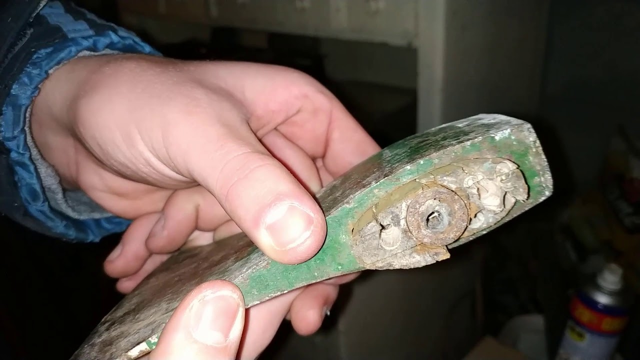 Baltanyél és festék leszedése  |  Rusty Axe Restoration (Part 1.)  | Handle and paint removal