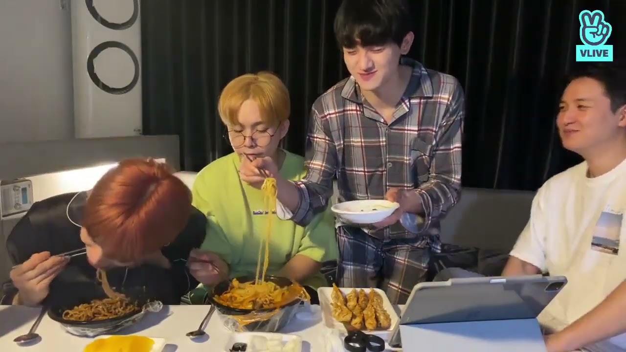 [VLIVE] HAPPY BIRTHDAY YECHAN