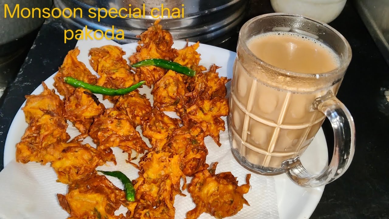 Monsoon special chai pakoda recipe kande aalu ke pakode monsoon special pakode 😱🤤