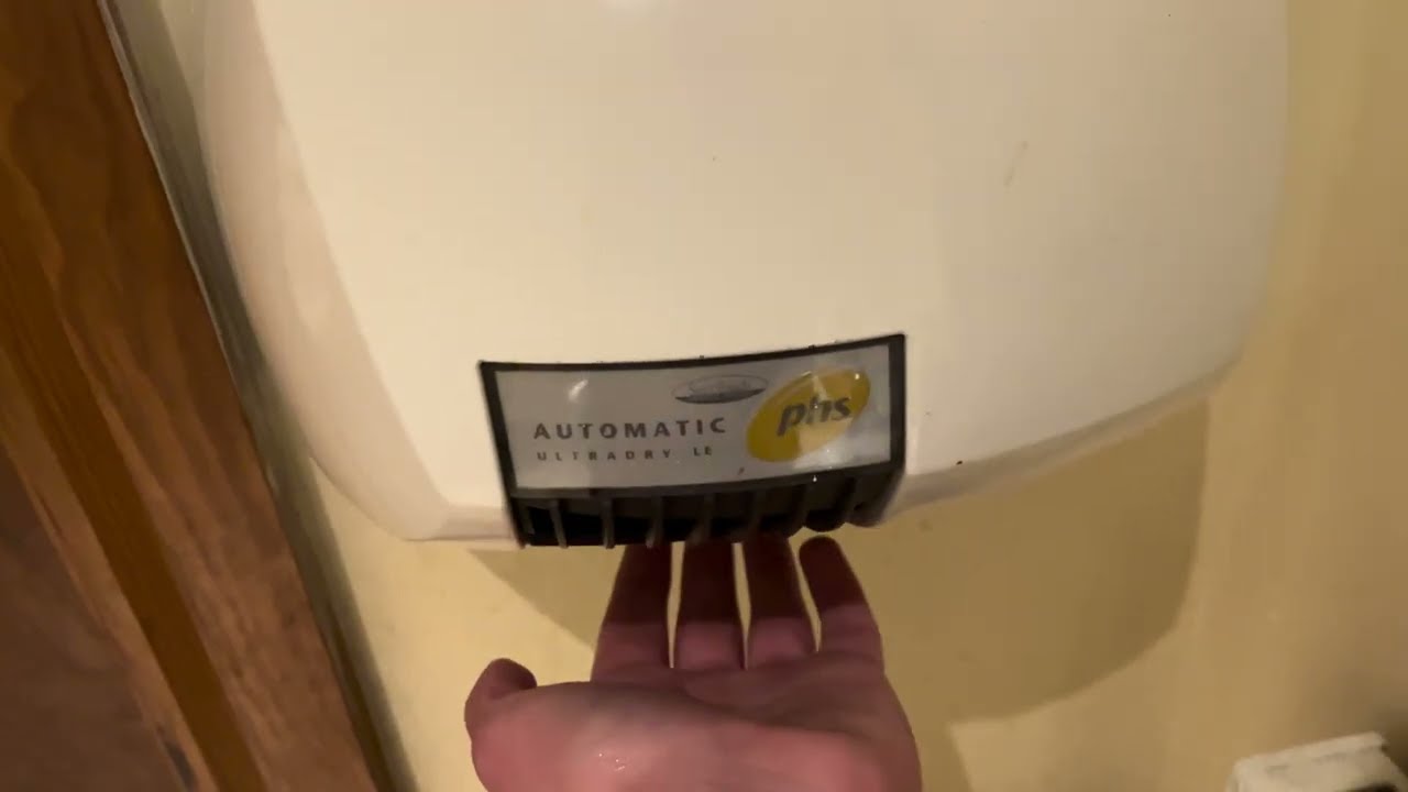 PHS Ultradry LE at Brewers Fayre (by Whitbread) - Norwich Airport - ♿️🚼