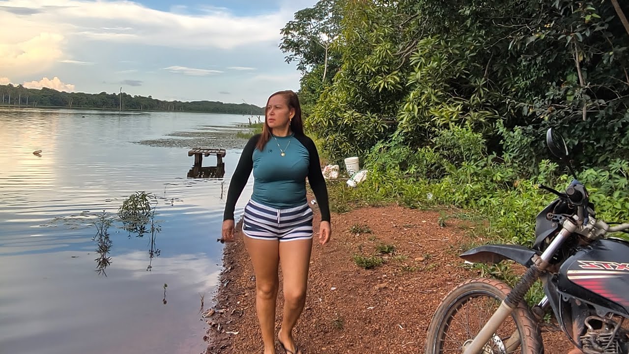 no interior a vida é simples e tranquila/ mais agente trabalha também 😃.