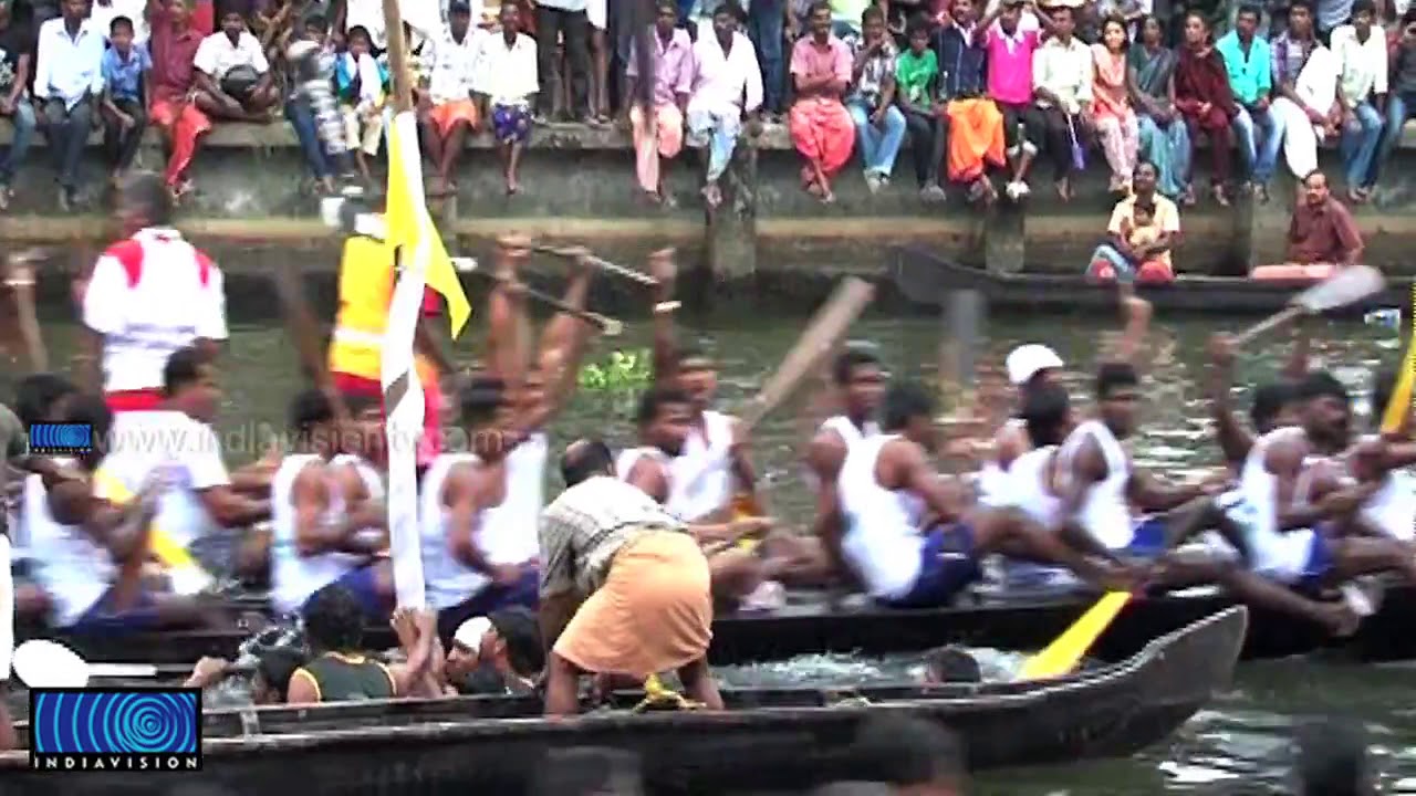 Karichal Chundan steals the thunder on Chambakkara Jalothsavam
