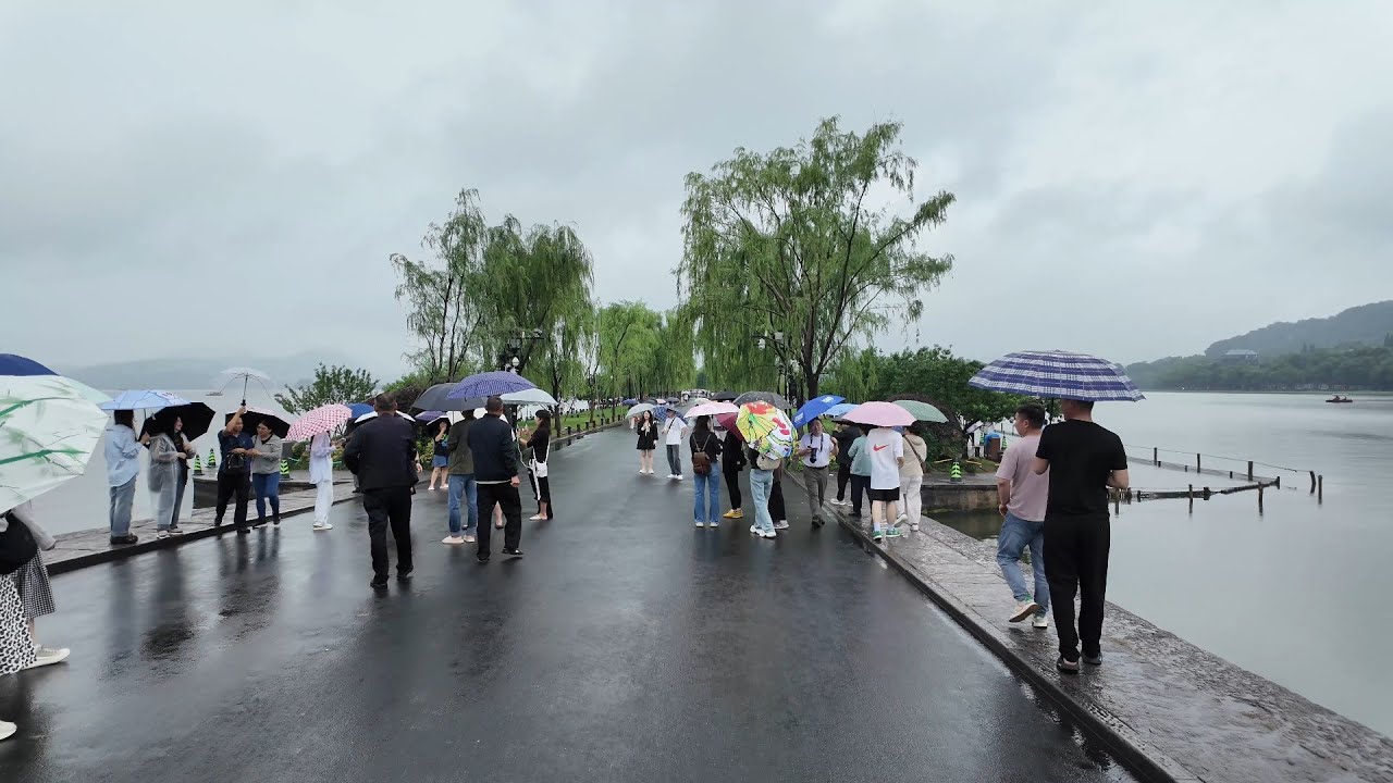 China’s Iconic West Lake on a Rainy Day – Walking Tour