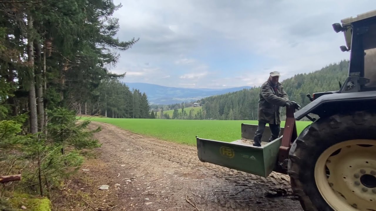 Mitten im Wald begegnen wir einem Traktor mit freundlichen Bauersleuten 😀🌻