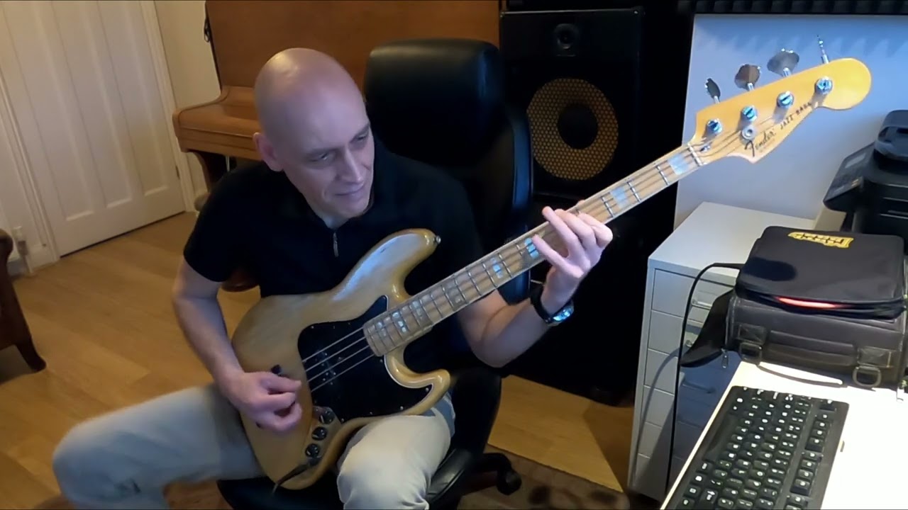 South African Township (Mbaqanga) bass cover - picking style! ep. #16 Mahlathini & Mahotella Queens