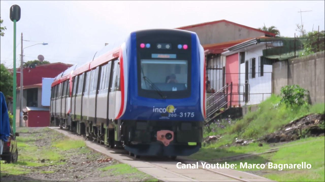 Dobre tracci&oacute;n DMU&acute;s CRRC del INCOFER en San Francisco de Heredia