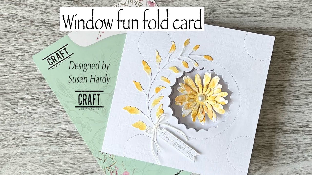 Простая открытка с окошком для складывания... Craftaddictionuk... промокод Susan 5