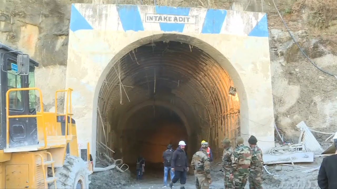 Indian rescuers try to reach trapped workers in tunnel | AFP