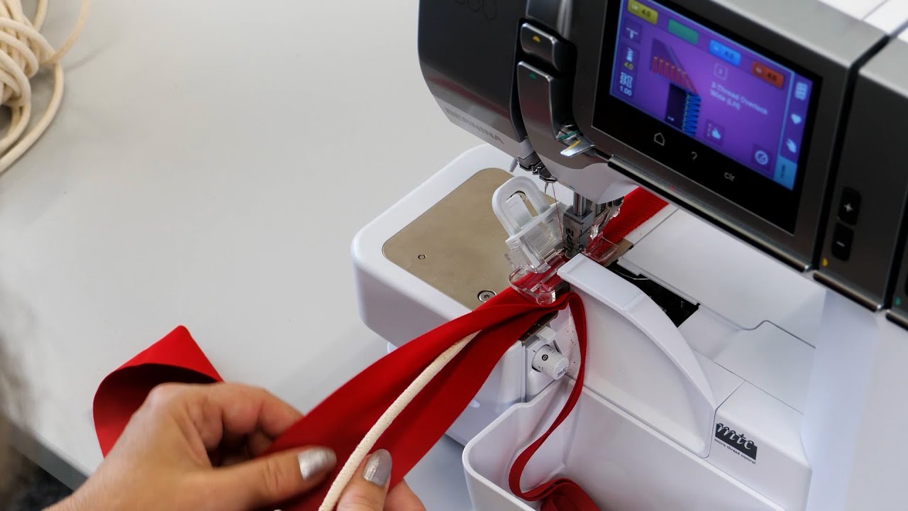 Paspeln herstellen und einnähen mit dem XL-Paspelfuss an BERNINA Overlockern