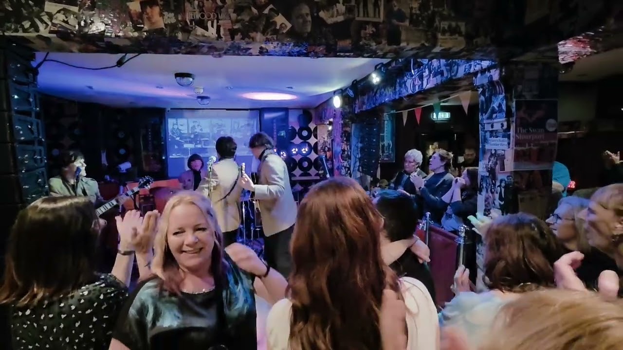 Twist & Shout / Long Tall Sally covers by Love The Beatles at The Swan Stourport 25.1.26 