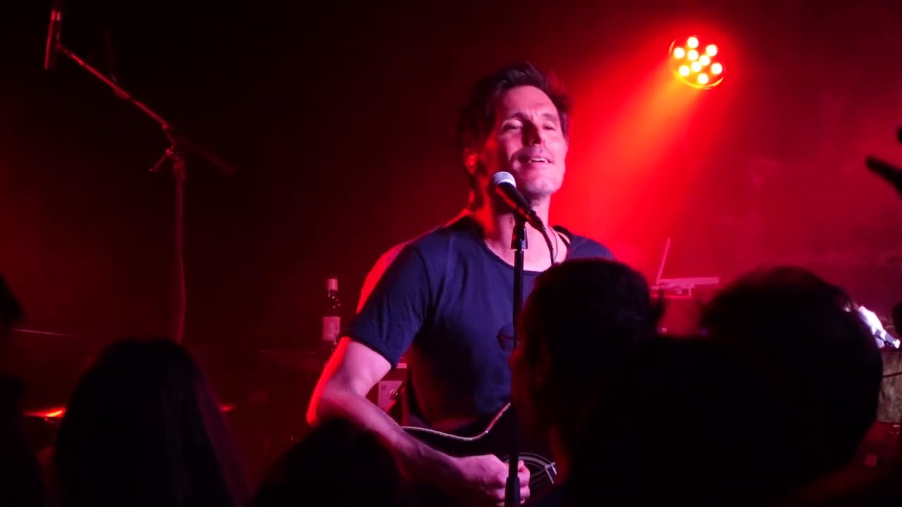 LOVEBUGS - Under My Skin - (HQ sound Live)