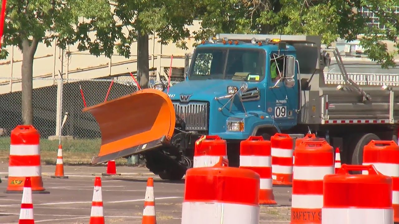 Snow plow drivers begin training in Twin Cities