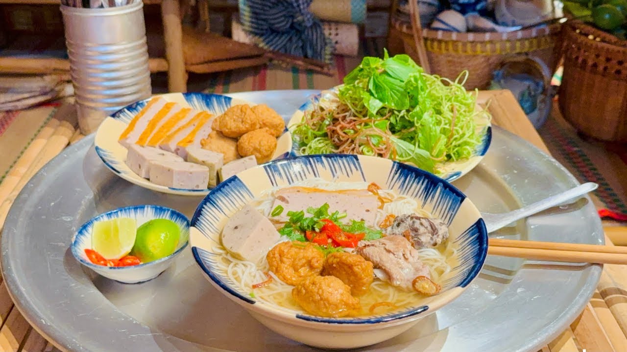 Bún mọc ngày mưa rả rích  ☔️  Trời lạnh có tô bún mọc thật ấm lòng #búnmọc #gianbepmetoi